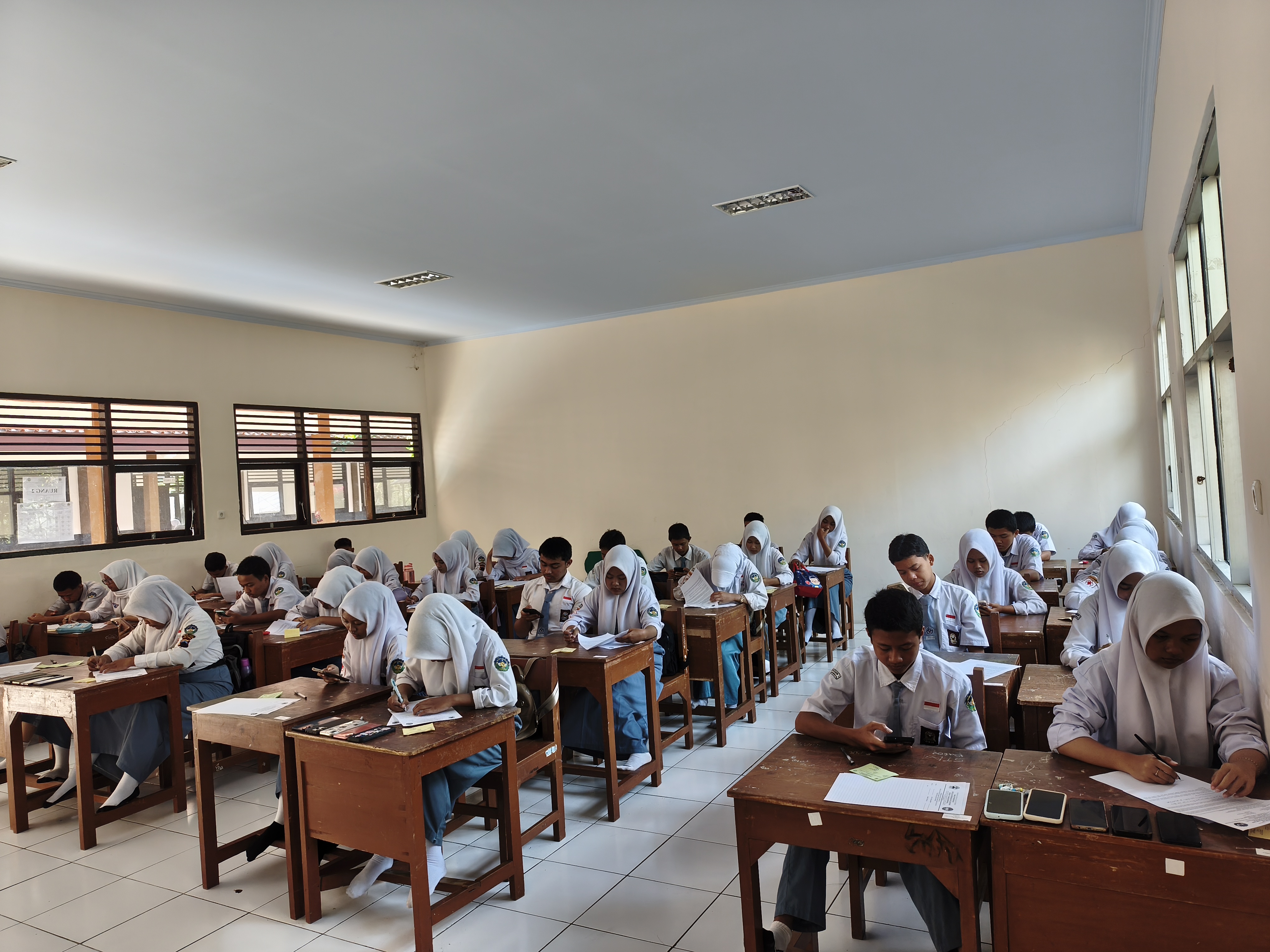 Inovatif! SMK Negeri 1 Randudongkal Gelar Ujian PSAT Kelas X dan XI dengan Model Hybrid
