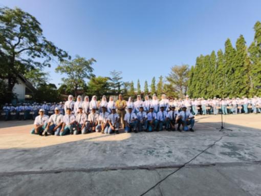 Apel Pagi Terasa Istimewa, SMKN 1 Randudongkal Gelar Penyerahan Piala Juara 1 Gerak Jalan Putra dan Putri Tingkat Kecamatan oleh Kepala Sekolah