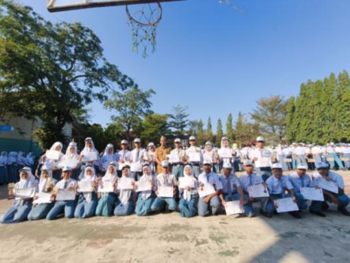 Semarak Hari Kemerdekaan, SMKN 1 Randudongkal Lanjutkan Penyerahan Piala Lomba 17 Agustus bagi Para Siswa