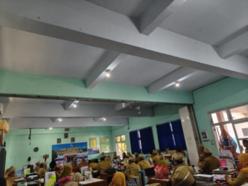 ​Tegaskan Tata Tertib Kedinasan dan Pembentukan Karakter Siswa, Kepala SMKN 1 Randudongkal Pimpin Briefing Guru dan Karyawan