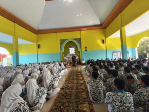 Peringati Maulid Nabi Muhammad SAW 1448 H, SMKN 1 Randudongkal Gelar Kajian Islam Bersama KH. Ali Mughni