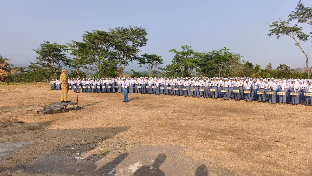 Kepala SMKN 1 Randudongkal Pimpin Apel Pagi: Sambut Kembali Siswa Kelas XII Pasca-PKL 16 Minggu dan Ingatkan Etika Sosial Media