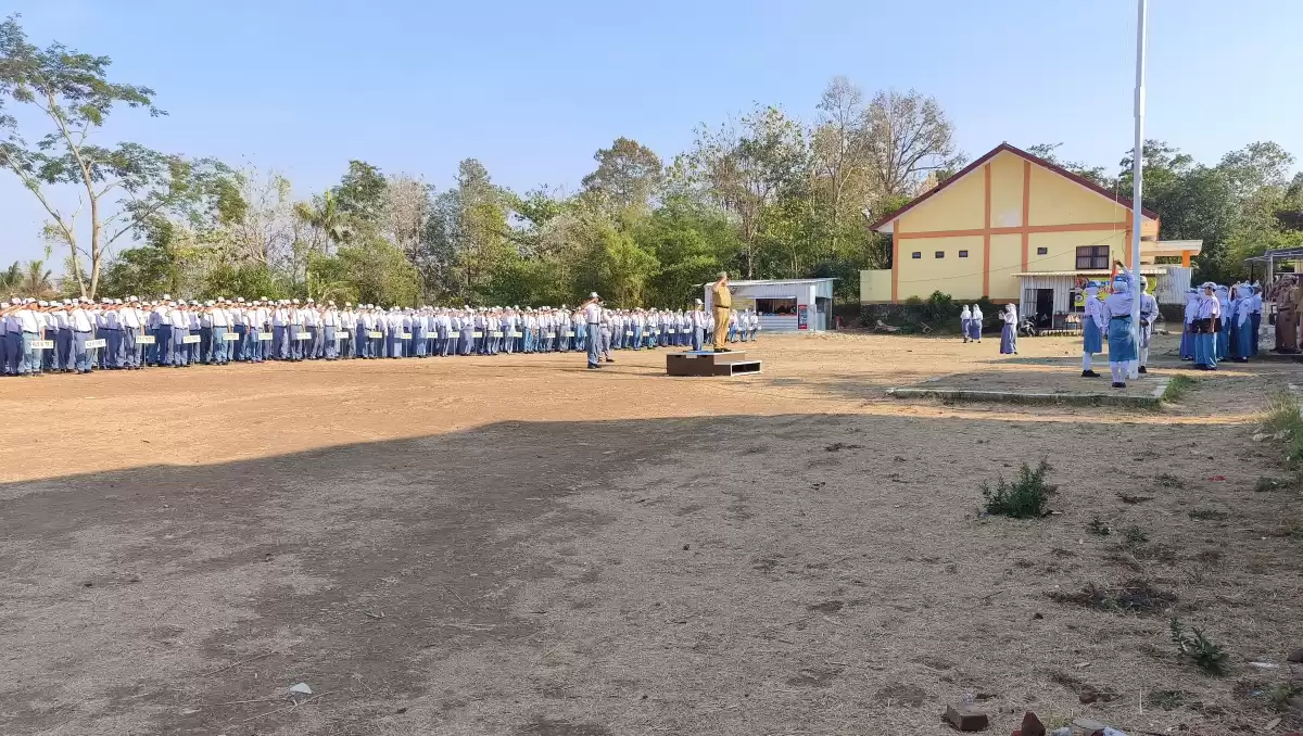 Pimpin Upacara Bendera, Kepala SMKN 1 Randudongkal Ingatkan Kesiapan TKA Kelas XII dan Tegaskan Pendidikan sebagai Kunci Kesuksesan